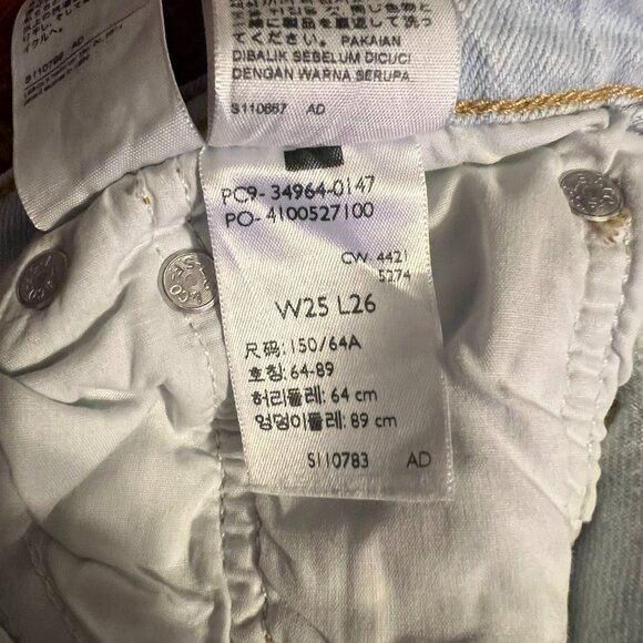 Levi's - Picture 2 of 7